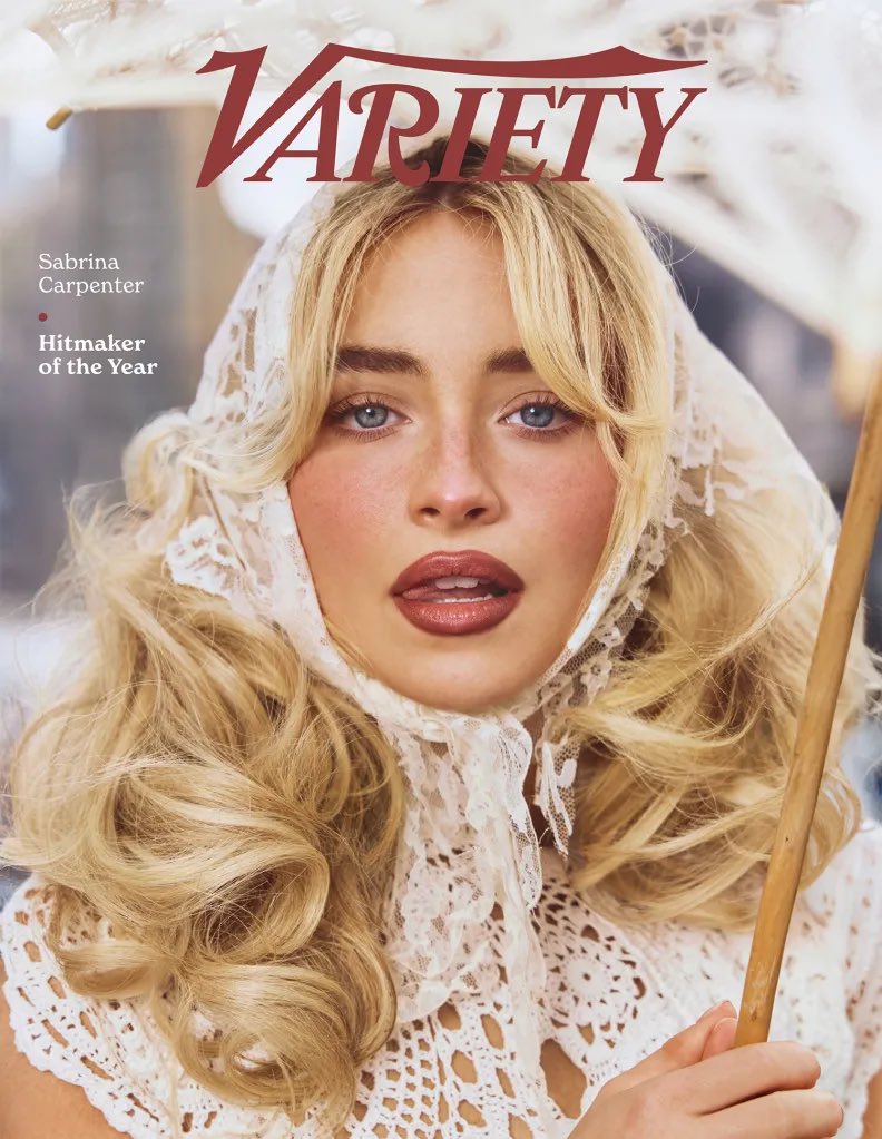 fastesttimes's tweet photo. did we ever find out what she’s wearing on her lips here https://t.co/0hPlx2i9e0