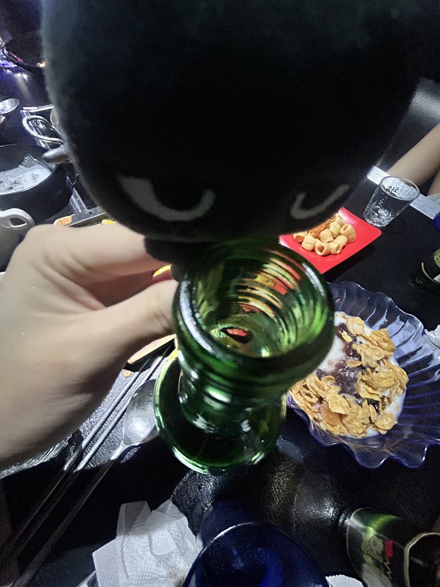 _Meoweow_'s tweet photo. 와 어떡해… 
일상계 하는데 소주만 올라와 https://t.co/sYz7v8f8uT