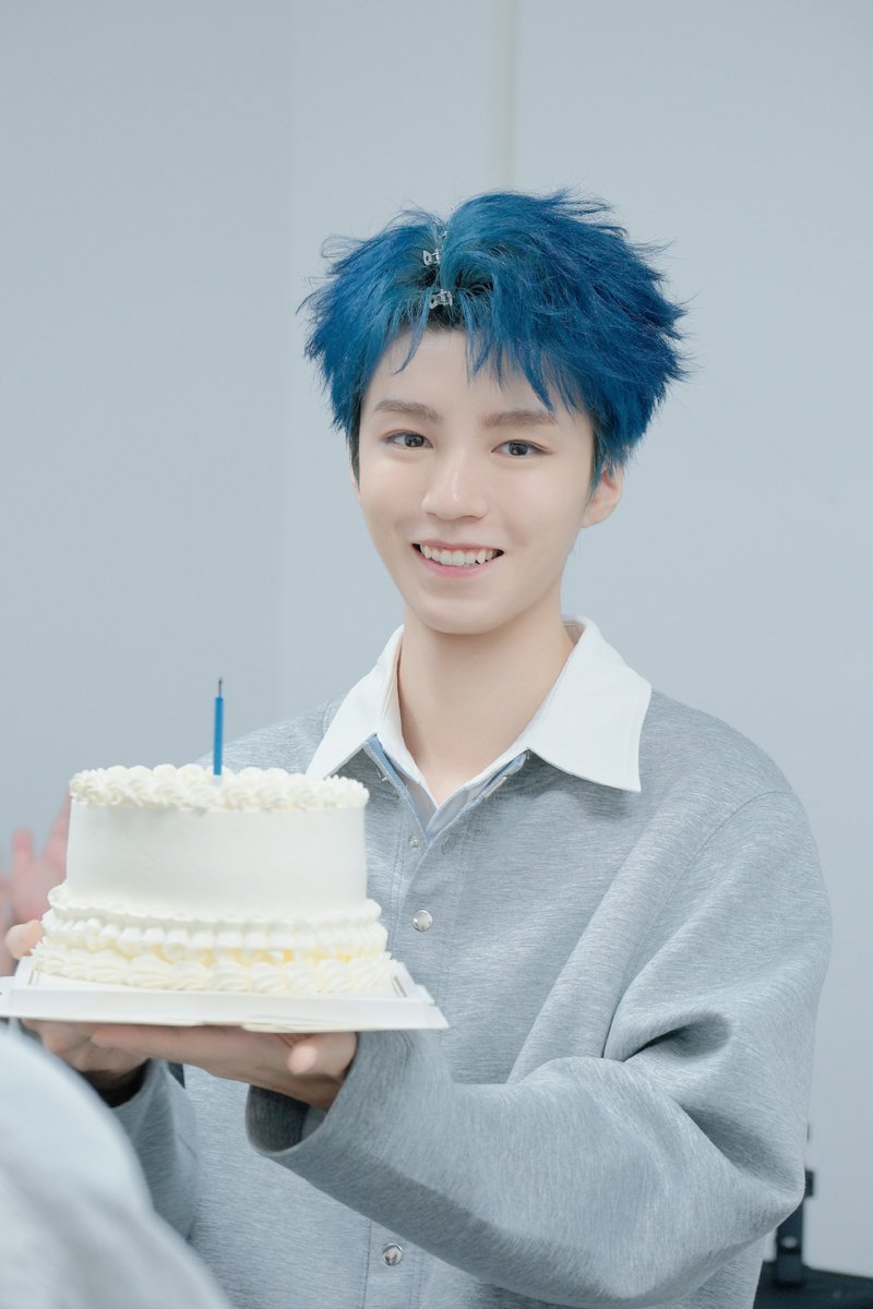 AiAi_PH's tweet photo. สวัสดีหวังจวิ้นข่ายวัย 27 ปี🥰💙

#HappyJunkaiDay #WangJunkai https://t.co/4Dd76QPfel