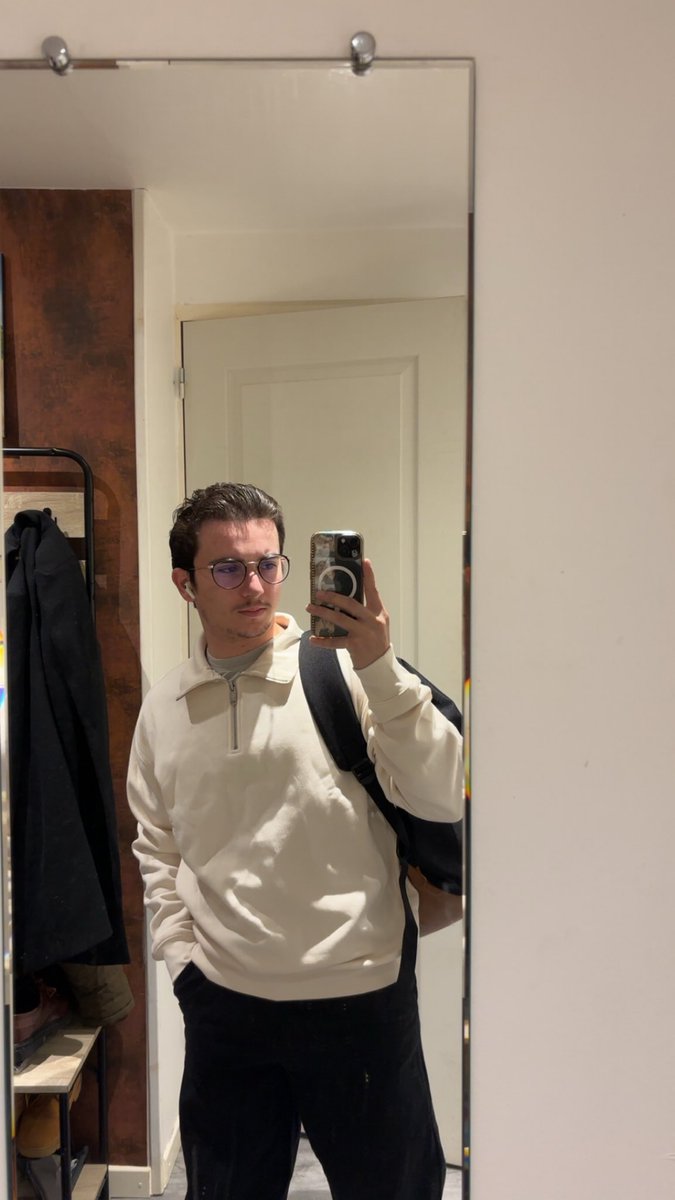 _y4noush_'s tweet photo. #LGBTQIAAutumnIsComing 

Studious boy https://t.co/jEesaHf5cz