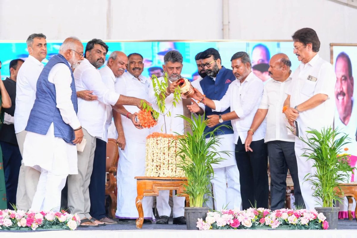 TDRSringeriOffi's tweet photo. ಇಂದು ಹಾಸನ ಜಿಲ್ಲೆಯ ಸಕಲೇಶಪುರದಲ್ಲಿ ಮಾನ್ಯ ಮುಖ್ಯಮಂತ್ರಿಗಳಾದ ಶ್ರೀ ಡಿ. ಕೆ. ಶಿವಕುಮಾರ್ ಅವರು ಕಸ್ತೂರಿ ರಂಗನ್ ವರದಿಯ ಕುರಿತಂತೆ ಭಾಗವಹಿಸಿದ ಸಾರ್ವಜನಿಕ ಸಂವಾದ ಕಾರ್ಯಕ್ರಮದಲ್ಲಿ ಭಾಗವಹಿಸಿದೆ.

. https://t.co/DAAZYqWn3i