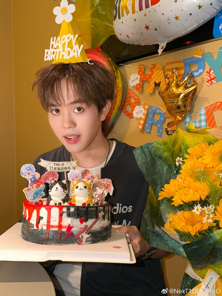 THIOTHAMM_TH's tweet photo. 🌻#NexT1DE_THIO | Weibo Update
20.09.26 
" วัย 21 ปีที่พิเศษที่สุด ได้ใช้ร่วมกับทุกคน
ไม่ใช่เด็กน้อย (small boy) แล้ว แล้วก็ยังไม่ใช่ผู��ใหญ่เต็มตัว (big boy)
วัย 21 ปีแบบนี้ ผมคือ "middle男孩" (เด็กหนุ่มตอนกลาง) ต่างหากล่ะ 😗
ขอบคุณทุกคนที่อยู่เคียงข้างผมในทุก ๆ วันนะครับ ❤️🫶🏻  "

🔗https://t.co/hso6w5L83c

WE GROW WITH THIO
#Happy21stTHIOday
#ไทโอโอ้โห21ขวบแล้วจ้า

#THIO #THIOTHAMM
#ไทโอ #NexT1DE
#NexT1DE_THIO