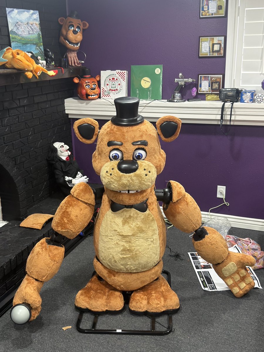 dailysranboo's tweet photo. Me if I saw Ranboo’s Freddy Animatronic wake up randomly https://t.co/l2bZ5u62nS
