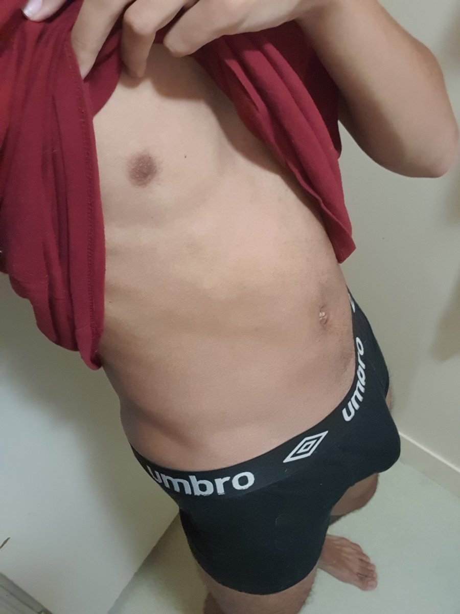 GabrielDetty's tweet photo. There's a big surprise under my shirt. 😏🍆
#dick #gay #nakedgay #underwear #gayhot #bulge https://t.co/yfq8riFk5L