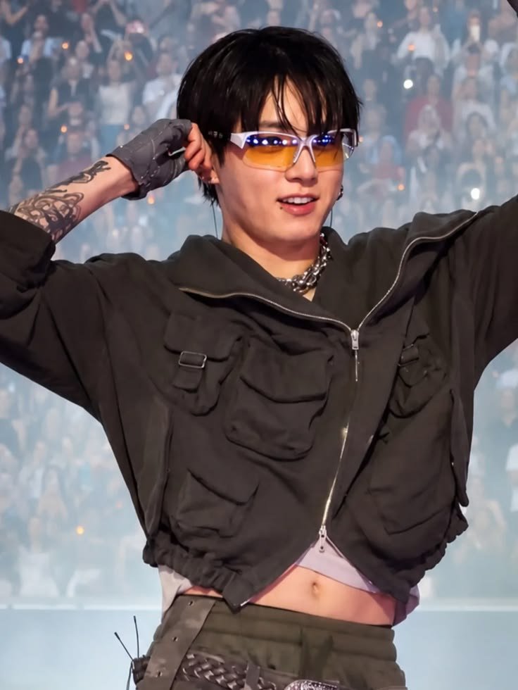 jjkxcll's tweet photo. the same waist i pray for.... https://t.co/LZwIYR780H