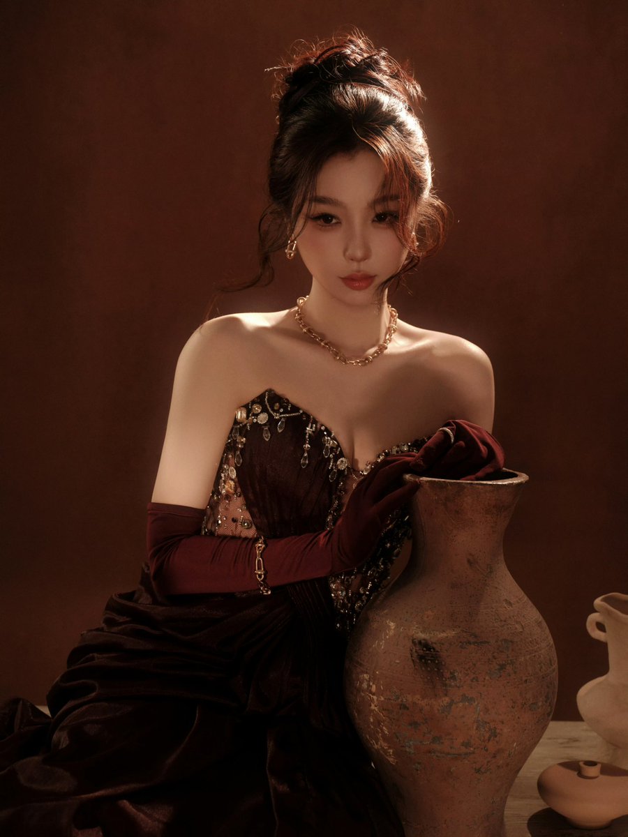 ESTHERYU_TH's tweet photo. 260920 | #อวี๋ซูซิน #YuShuXin #EstherYu

ถ่ายทอดความงามอันสงบนุ่มนวลในมิติใหม่ ดุจนางเอกผู้เลอโฉมแห่งยุควินเทจที่มาถึงตามนัด เผยบุคลิกที่สุขุม ผ่อนคลาย และสง่างาม พร้อมขับเน้นเส้นสายอันเป็นธรรมชาติ

©虞书欣工作室 WB (1/3) https://t.co/h88xqJj8AJ