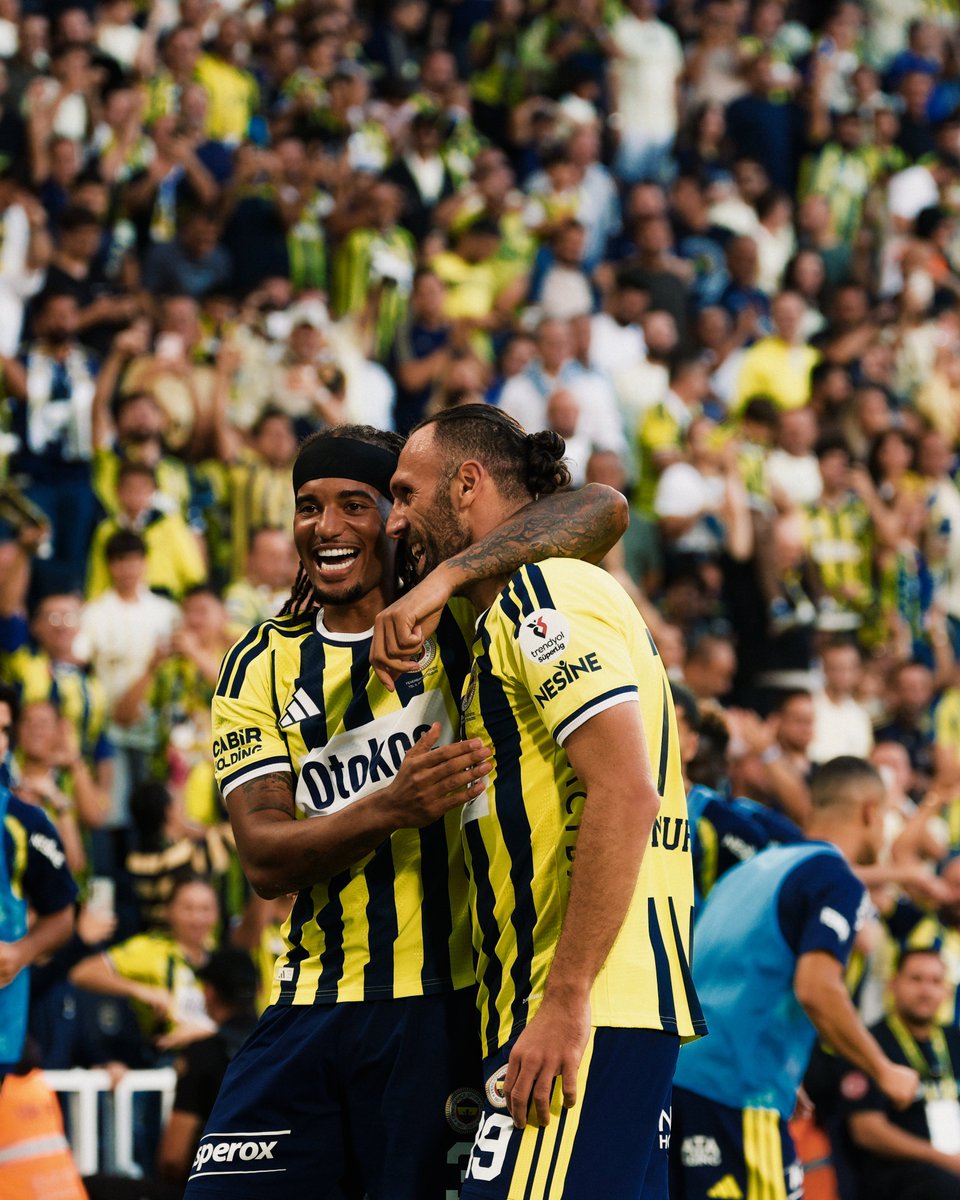 Fenerbahce's tweet photo. Günün yıldızı mutlu. 😄 https://t.co/FSBaxgaHP9