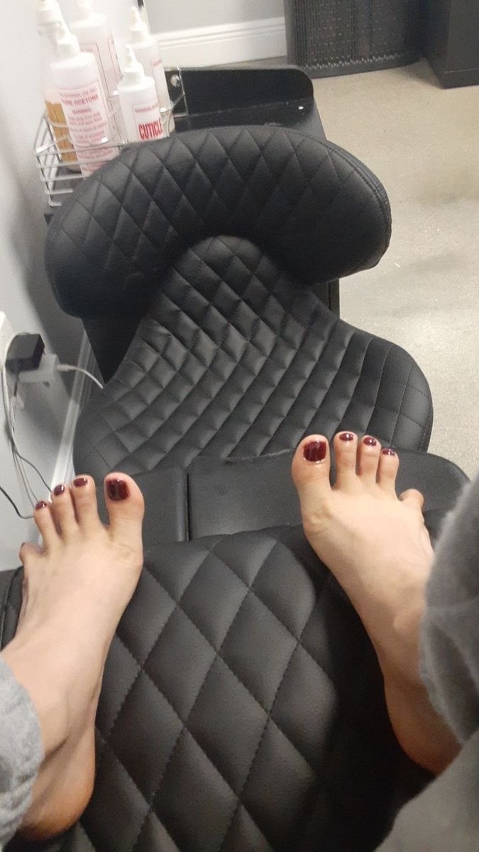 Leothecatcher's tweet photo. best friend feet #feetfetısh #feetworshi̇p #feet #toes #soles #goon #trib https://t.co/qrOSzpL56g