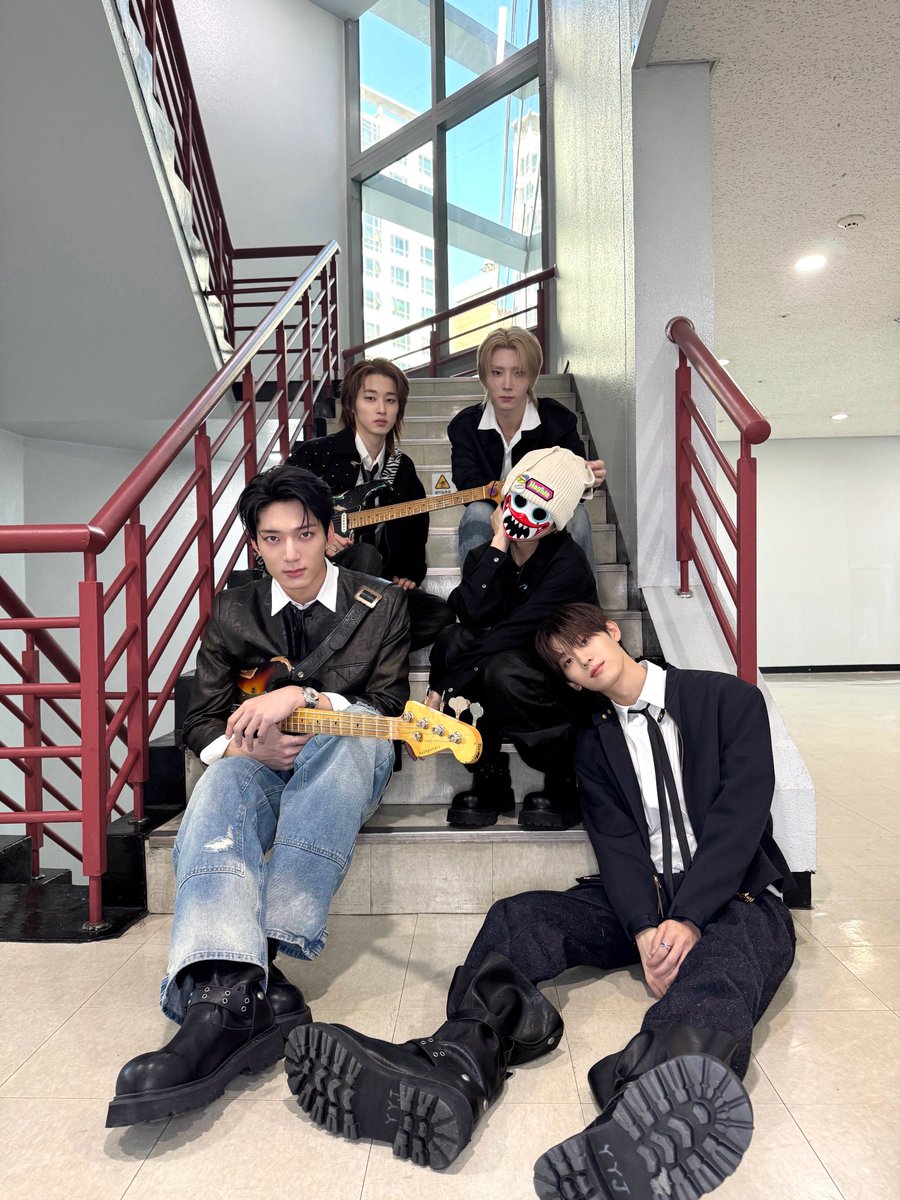 hrtzwav's tweet photo. [hrtz.pic] 260921

#인기가요

#hrtzwav #하츠웨이브 
#TheSecondWave_MOMENTUM 
#MOMENTUM #ALIVE https://t.co/8J88k1EPoK