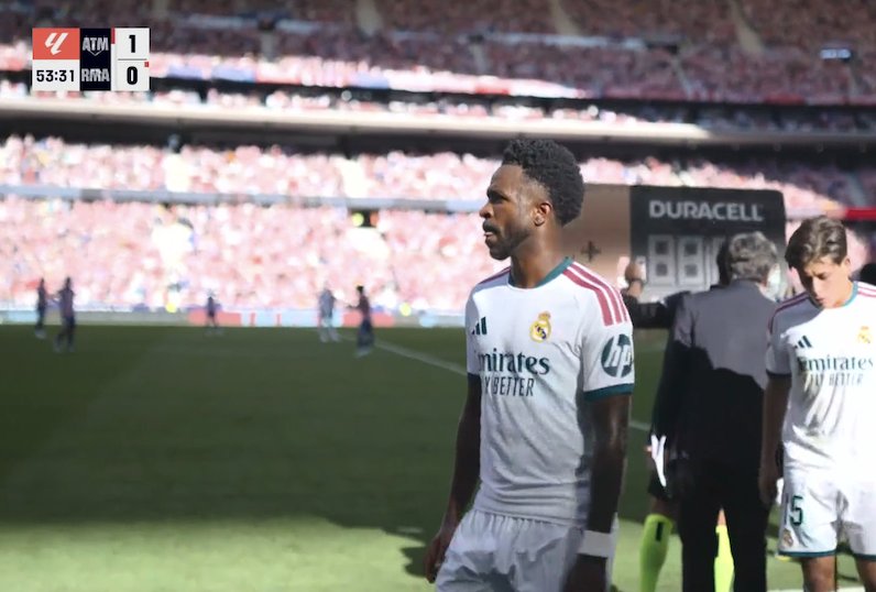marymadridista_'s tweet photo. A certain part of this fanbase tunes in every weekend just to hatewatch Xabi Alonso and opens their mouths the second Chelsea lose, while their own dogshit idolo is still yet to put in a single good performance 😂 https://t.co/BQCFnnCFeL