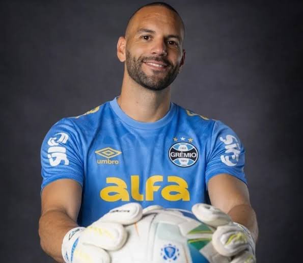 bernapoa2's tweet photo. ATUAÇÃO ABSURDA DE WEVERTON HOJE NA ARENA.

É uma das melhores, se não a melhor, atuação de um goleiro em um jogo na Arena. BRUTAL!!!

Como é bom ter goleiro! 🧤🇪🇪 https://t.co/Gq7xAZIoz9