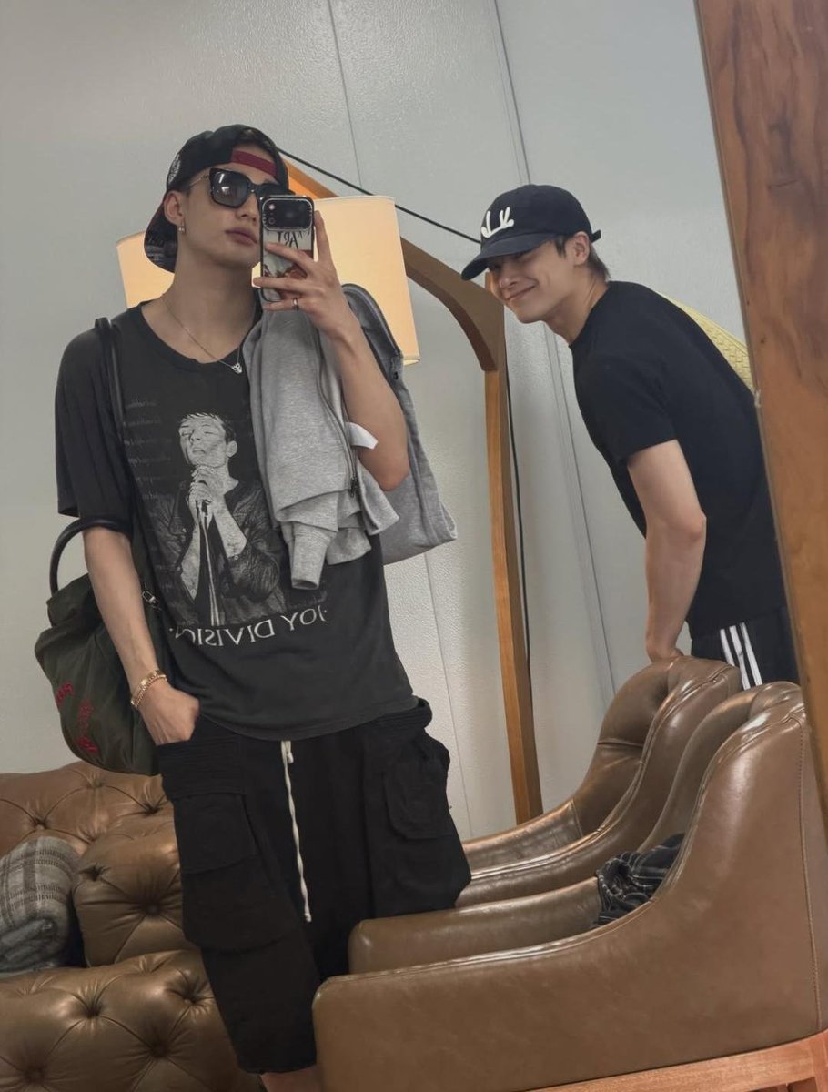 jeongingoat's tweet photo. @hyunjindeoculos https://t.co/UtbzEVJ1ez