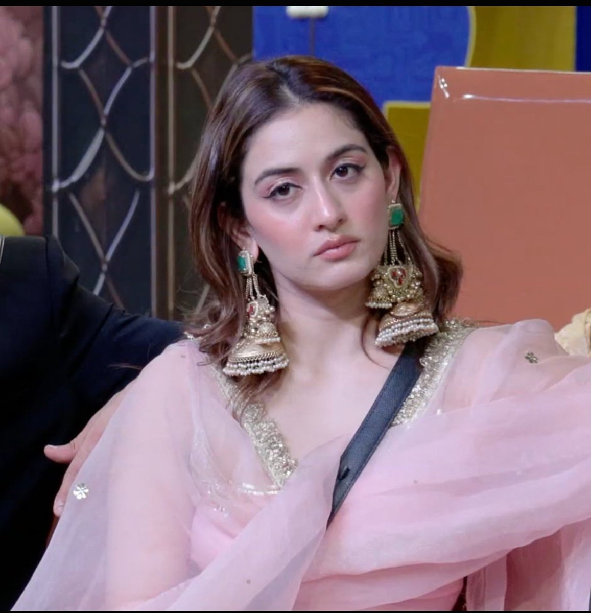 itzme_lilii's tweet photo. Uditi didn’t go after Qazi for that health prank, unlike Arishfa and Aman. Sorry, but itna bhi nahi bolna chahiye tha 😭 Hn, what he did was wrong nd he accepted it too, but the way gharwale were treating him afterwards was honestly too much.

#UditiSingh #QaziTouqeer #BiggBoss20 https://t.co/lyG3pKN1Ft