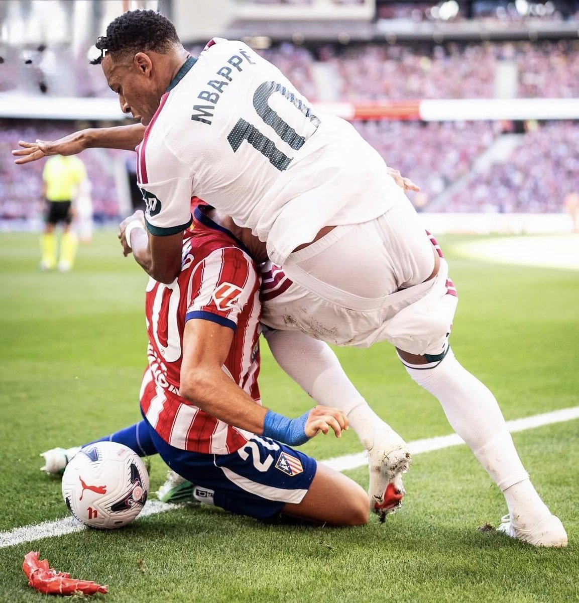 ariyan_albe's tweet photo. Madrid Derby 😑 https://t.co/P95IGf2AqD
