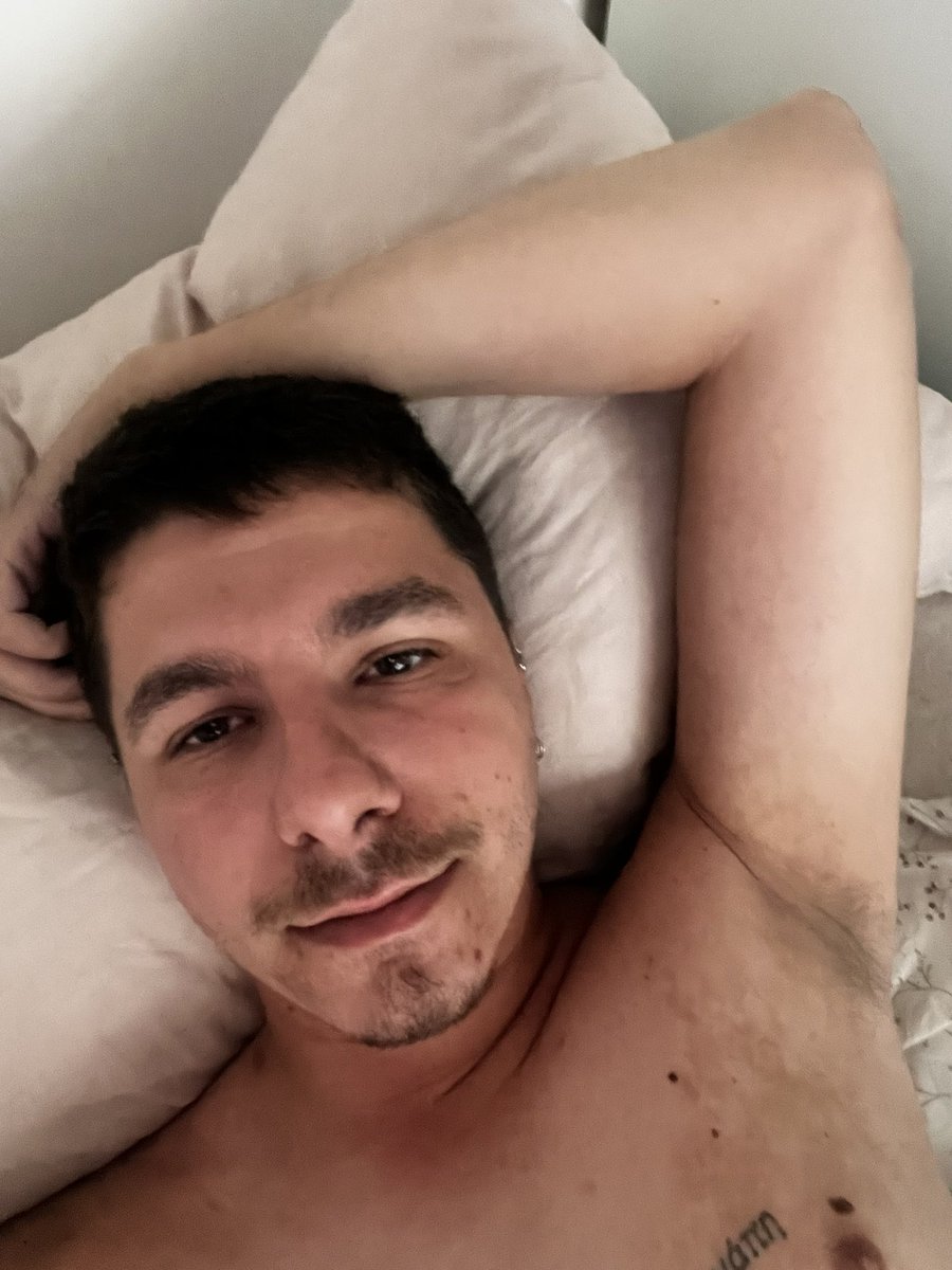 Enchantiiix's tweet photo. 🙋🏻‍♂️#LGBTQIAAutumnIsComing https://t.co/vyxtmvUtcG