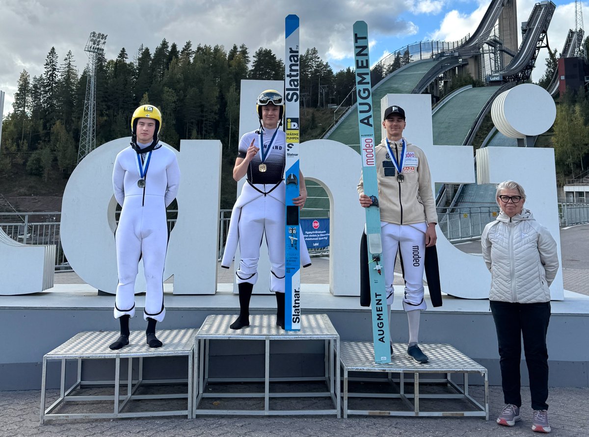 hiihtoliittofin's tweet photo. Mäkihypyn ja hiihdon SM-mitalikamppailut jatkuivat Lahdessa ja Kuopiossa. Mattila ja Heiskanen mäkihypyn mestareiksi – Lämsälle ja Liekarille kultaa hiihdon vapaan kympiltä. 🏆
Lue lisää:
https://t.co/nSLmLcRZ5f
#mäkihyppy #hiihto https://t.co/lR7iD38kw3