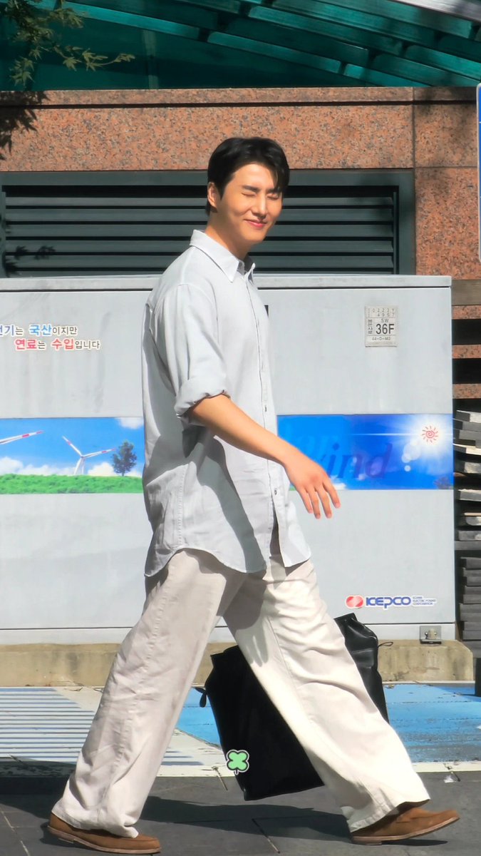 happybabo__'s tweet photo. 이 날 퇴근길 영현이 좋은 이유: 
자연광 받는 아기고영 같아서 😻....... https://t.co/fuguv82d0H
