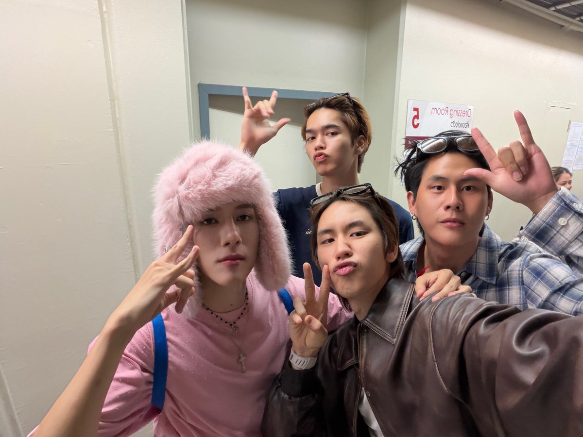 nanadeardeer's tweet photo. I ♥️ แก๊งอันตราย ขอบคุณที่โคจรมาเจอ มาอยู่ด้วยกันน้า ๆ ไว้ไปทำอะไรด้วยกันอีกเยอะ ๆ เลยเนอะ หัวใจแก๊งอันตรายครับ ! https://t.co/I1xbNOVvRO