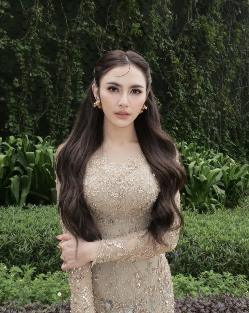 Bananaidnnn's tweet photo. Si paling badai rambutnya dimanapun dan kapanpun.
Sampai ada yang bilang Mahalini tuh kiblatnya dunia percatokan, penasaran dia pakai catokan apa yaa? https://t.co/xtkJZMJ1Ch