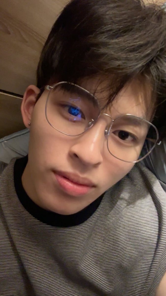 snowbluebu's tweet photo. แล้วใครจะไม่รักแว่นวะ https://t.co/xwIUuY4h8X
