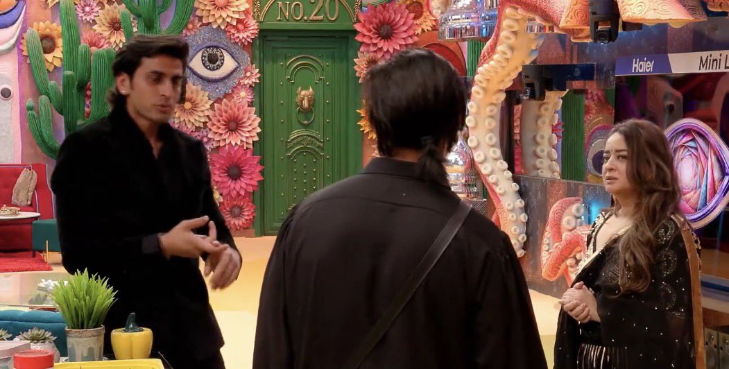 savagebutsassy's tweet photo. Sab chad gaye #Qazitoukeer pe
Surprisingly #Gullu was the only one who was silent and didnt say anything hurtful toQazi and that was so mature of him
Also the way #Mahivij suppored him was sweet
Loved these two
Lol Uditi saying dosti main dhoka kha liya aaj
Wah
#biggboss20 #bb20 https://t.co/boFiTr670q