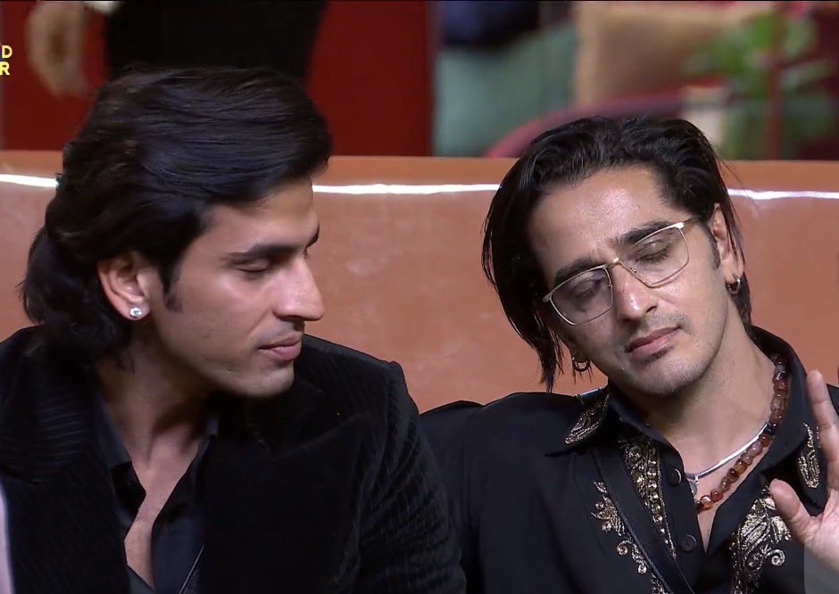 savagebutsassy's tweet photo. Sab chad gaye #Qazitoukeer pe
Surprisingly #Gullu was the only one who was silent and didnt say anything hurtful toQazi and that was so mature of him
Also the way #Mahivij suppored him was sweet
Loved these two
Lol Uditi saying dosti main dhoka kha liya aaj
Wah
#biggboss20 #bb20 https://t.co/boFiTr670q
