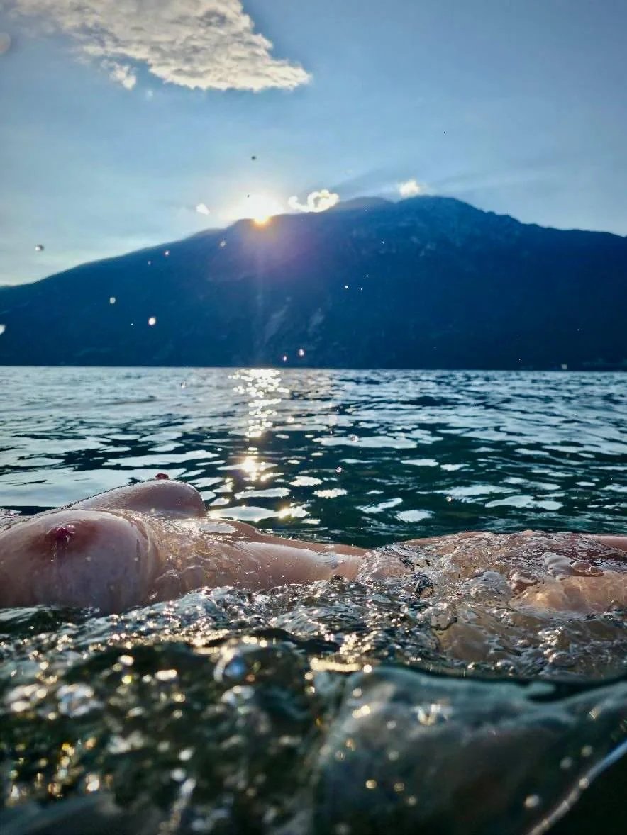MRSTRVCK's tweet photo. Sun, sea, and a little bit of confidence. 🌊☀️🔥

A bikini, salty skin, warm sand, and absolutely zero apologies for enjoying the moment. Sometimes the best look is simply feeling good in your own skin. 😏

Now be honest… is it the ocean, the bikini, or the confidence that makes this look unforgettable? 👀🔥

Drop your answer below. 👇

#Bikini #BeachVibes #BeachLife #SummerVibes #BikiniStyle #BeachBeauty #OceanLovers #SunKissed #VacationVibes #Confidence #SummerStyle #BeachPhotography #HotSummer #Paradise #GoodVibes