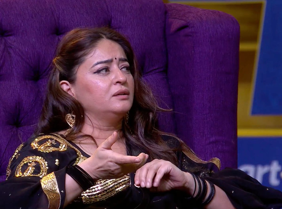 digital_newshub's tweet photo. The only one in the house who took a stand for Qazi. 🤌❤️

#BiggBoss20 #MahiVij #QaziTouqeer #BB20 https://t.co/dgYhGMivu2