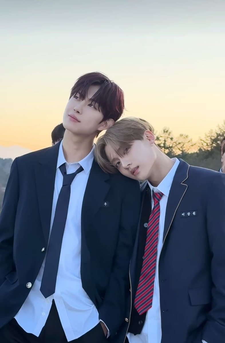 __pec1's tweet photo. 사이좋은울엄빠 https://t.co/PYWRfJMMwu