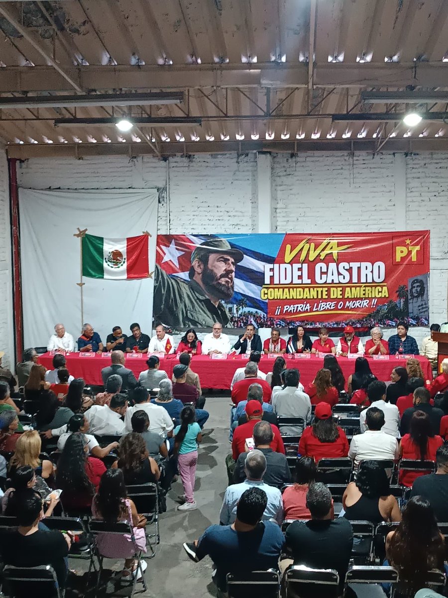 EmbaCuMex's tweet photo. 🇨🇺🤝🇲🇽 En un emotivo encuentro, que congregó a cientos de miembros del Partido del Trabajo (PT) y de otras fuerzas políticas, organizaciones sociales y populares mexicanas solidarias con Cuba, se celebró en Guadalajara el centenario del natalicio del Comandante en Jefe Fidel Castro Ruz.

En la sede estatal del PT en esa ciudad, la jornada contó con la presencia de una delegación de la Embajada de Cuba en México encabezada por el  Embajador Eugenio Martínez Enríquez.

Por la Parte mexicana presidió la actividad el Diputado Federal y líder del PT en Jalisco, José Luis Sánchez; Adalid Martínez, miembro de la dirección nacional del Partido del Trabajo; el Diputado local Leonardo Almaguer, Presidente del Grupo Parlamentario del PT en el Congreso de Jalisco; y líderes sindicales y sociales petistas.

El miembro de la dirección nacional del PT, Adalid Martínez, expresó en su intervención la importancia de redoblar la solidaridad con Cuba, generando acciones concretas que contribuyan a confirmar el histórico apoyo entre ambos pueblos. Resaltó la resistencia de Cuba ante las agresiones de los EEUU y confirmó que los cubanos pueden contar con México y el PT.

En el mensaje del Diputado Federal José Luis Sánchez,  destacó la importancia de la labor revolucionaria de Fidel en la historia de Cuba y de la humanidad, y cómo el legado del Comandante en Jefe sigue inspirando la lucha de los cubanos y de otros pueblos del mundo. Expresó que "Cuba elevó a niveles inimaginables la palabra independencia, la palabra soberanía, y la palabra dignidad, que son los valores que guían la resistencia de ese pueblo heroico e invencible, que es el pueblo cubano".

Por su parte el Embajador cubano resaltó el compromiso del Comandante en Jefe con cumplir la voluntad del pueblo, su legado de que no existen imposibles, y su optimismo vencedor como brújula para el pueblo cubano.

Se refirió a la historia de la política intervencionista y de dominación de los EEUU hacia Cuba, y denunció como genocidio a la actual escalada de las agresiones del gobierno estadounidense contra nuestro país, que incluye el cerco energético que junto a otras medidas que constituyen un castigo colectivo inmerecido. Reafirmó que "en Cuba hay una llama encendida que quiere ser apagada", y confirmó  que "en Cuba vencemos la incertidumbre con la resistencia y no con el sometimiento", reafirmando la disposición de los cubanos de defender su soberanía hasta las últimas consecuencias.

Enfatizó la dignidad y soberanía de México en la historia de América Latina y el Caribe. 

 Agradeció la solidaridad con el pueblo cubano del Partido del Trabajo y su líder Alberto Anaya, así como del gobierno y pueblo mexicanos. A los presentes expresó: "Cuba resistirá y no olvidaremos la ayuda de ustedes en momentos tan difíciles".

En un ameno intercambio, los amigos mexicanos ratificaron de forma unánime el compromiso inquebrantable de no claudicar en la solidaridad con Cuba.

En respuesta a preguntas del auditorio, la embajadora Johana Tablada explicó cómo se articula y decide la estrategia contra Cuba en los círculos políticos y de poder de EEUU.

Destacó el apoyo y solidaridad con Cuba en organismos internacionales, y de muchos países, incluyendo los EEUU, y ratificó que: "Cuba no está sola, y en el país donde más se siente eso es en México".

En el encuentro se reiteraron las consignas "Cuba sí, yanquis no", y "Cuba no está sola", que reafirmaron de manera contundente el respaldo y la hermandad de México con el pueblo cubano y su Revolución.

#100AñosConFidel