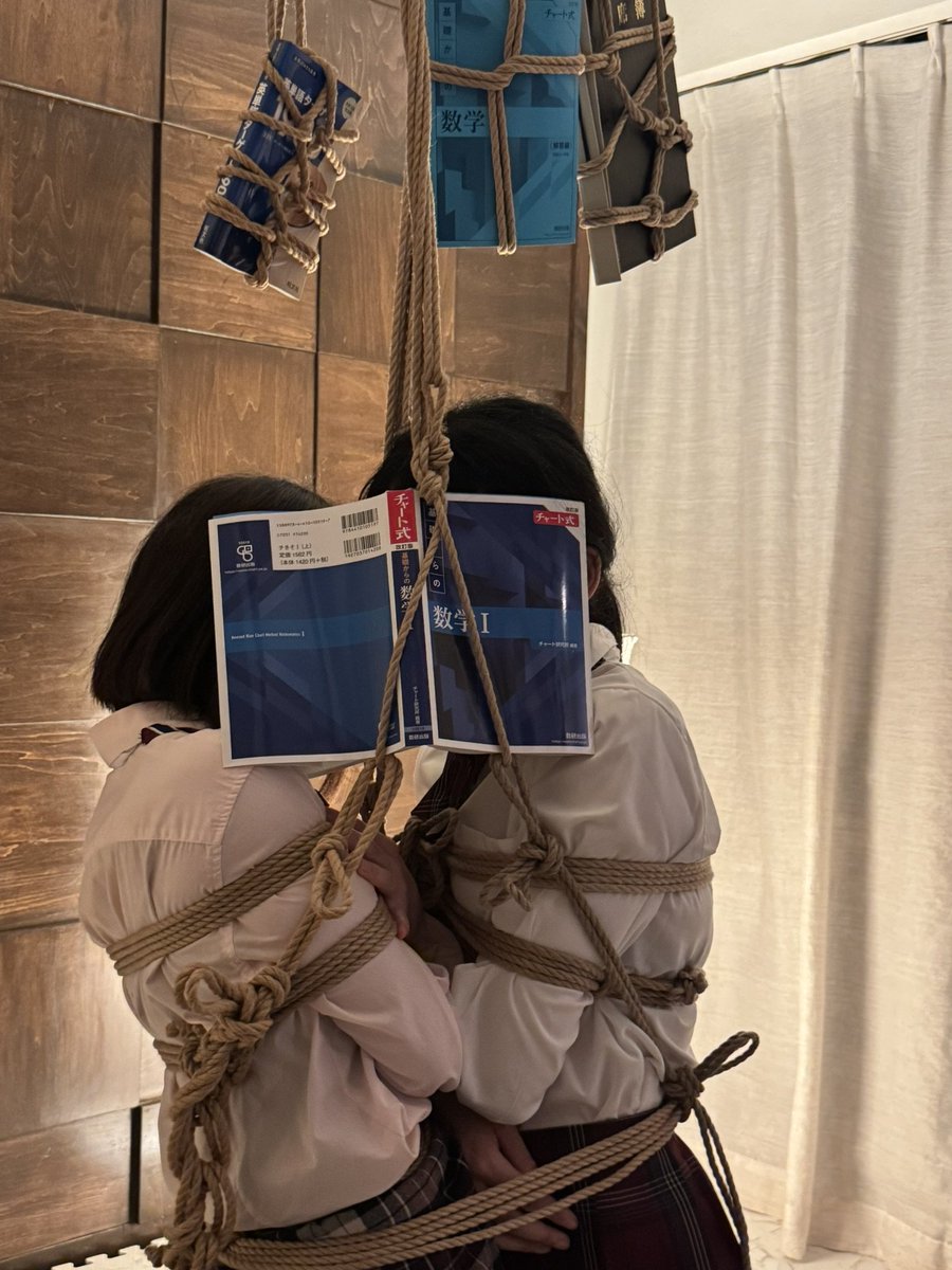 KentaroKit20061's tweet photo. 「放課後の補講」

🪢縄会：アオハル縄会(@aoharu_nawakai)

受け手���
あんにん(@anooaaaan)
みーぬ(@mn_rope)

縛り手：
Ken(@KentaroKit20061)
つっちー(@TsuSMUser)
...etc.

📸：ツバサ(@tsubasa_kinbaku)

#アオハル縄会
#英単語ターゲット1900
#青チャート
#チャート式
#基礎固めの9月 https://t.co/sgMHzlQFfF