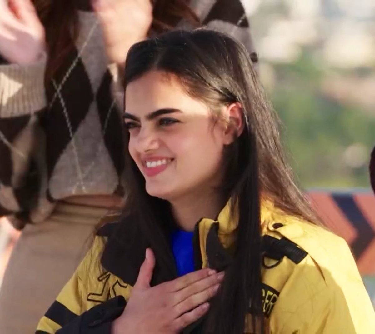 BefikarOyee's tweet photo. The fact that ruhanika is just 18, still gives her all in every stunt. 
she is just fearless for her age, I FEEL SO SO PROUD<3 https://t.co/t49oGVRwMA