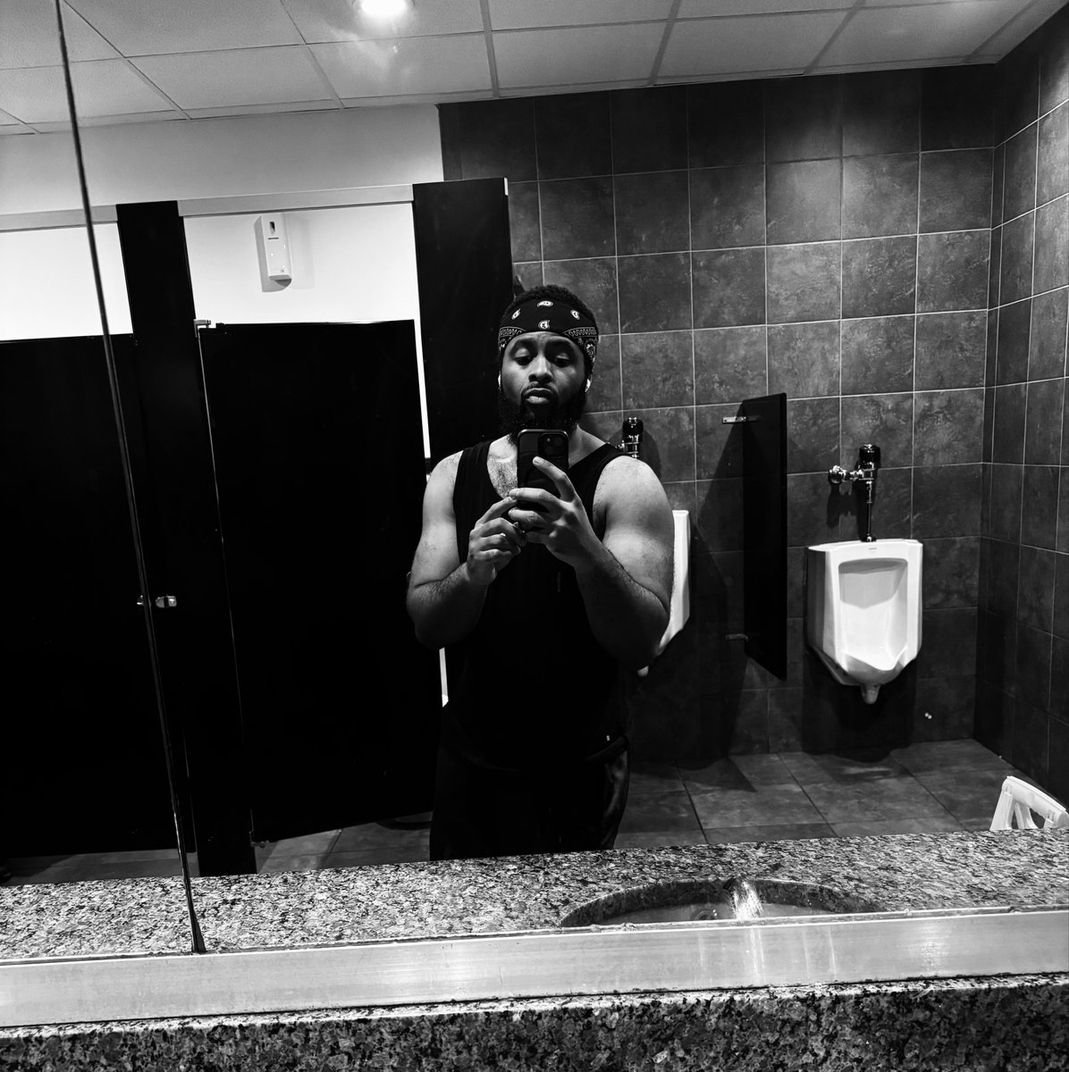 iamkelseyog's tweet photo. ʙʟᴇssᴇᴅ ᴛᴏ sᴇᴇ 🥉☝🏾
I was in the best shape of my life 10 years ago, but watch me bounce back 💪🏾🔥
#birthday #bornday #healthyliving https://t.co/edAa5forc2