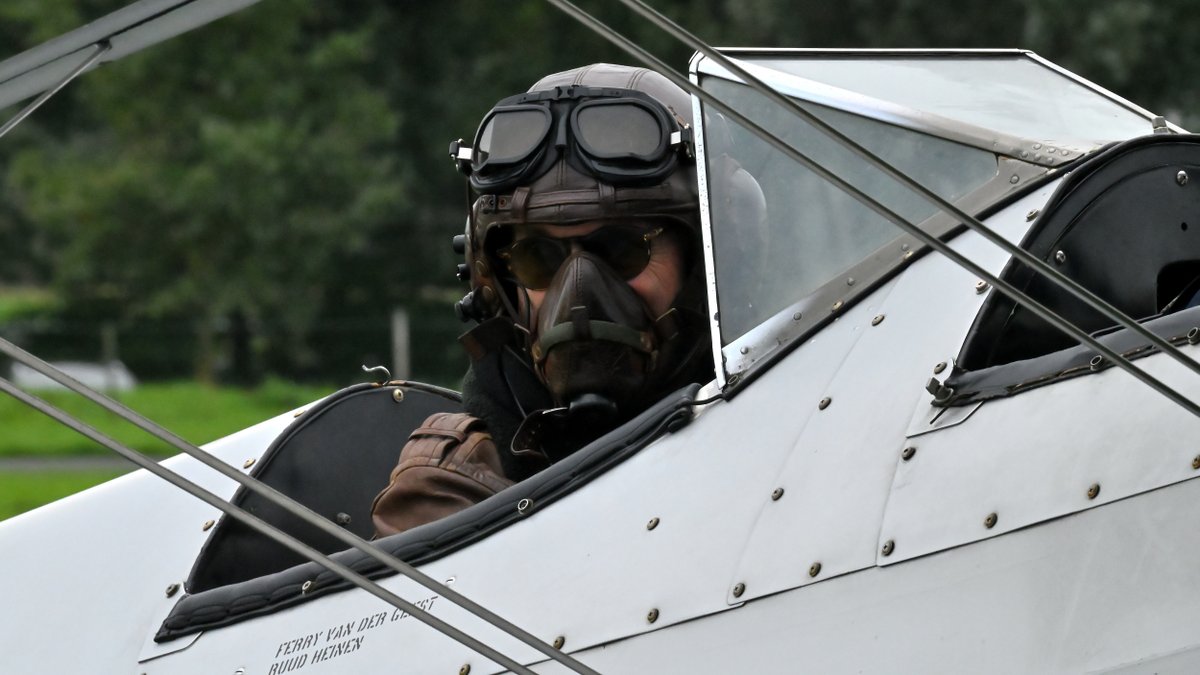 MvanDusseldorp's tweet photo. Dat was een heel prima middag op @BredaAirport aka Seppe. Powered by @vliegendmuseum 
Kon er zelf met een kist uit 1973 geen, een #Cessna172  #PHFLE vanaf @LelystadAirport - lekker crosswindje om te oefenen vandaag https://t.co/I21RvzVwLa