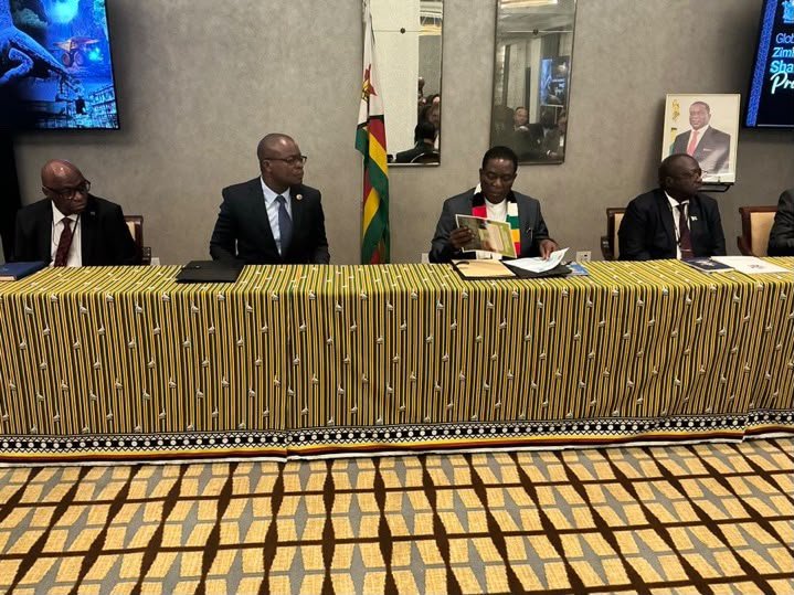 cdechitepo002's tweet photo. #Zim 1
His Excellency, President Dr Emmerson Dambudzo Mnangagwa has addressed a business forum in New York bringing together United States-based business people and Zimbabweans living in the United States, with investment opportunities in Zimbabwe taking centre stage..βοΈ
#UNGA2026
#ShumbaMunogona
#We're well represented there
#As Zimbabweans, we're 100% behind you Shumba βπΏπΌ