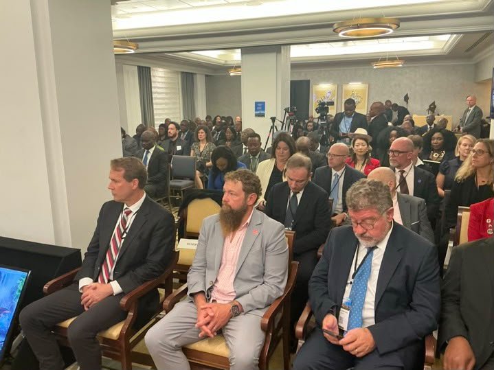 cdechitepo002's tweet photo. #Zim 1
His Excellency, President Dr Emmerson Dambudzo Mnangagwa has addressed a business forum in New York bringing together United States-based business people and Zimbabweans living in the United States, with investment opportunities in Zimbabwe taking centre stage..βοΈ
#UNGA2026
#ShumbaMunogona
#We're well represented there
#As Zimbabweans, we're 100% behind you Shumba βπΏπΌ