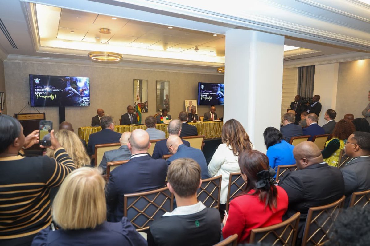 cdechitepo002's tweet photo. #Zim 1
His Excellency, President Dr Emmerson Dambudzo Mnangagwa has addressed a business forum in New York bringing together United States-based business people and Zimbabweans living in the United States, with investment opportunities in Zimbabwe taking centre stage..βοΈ
#UNGA2026
#ShumbaMunogona
#We're well represented there
#As Zimbabweans, we're 100% behind you Shumba βπΏπΌ
