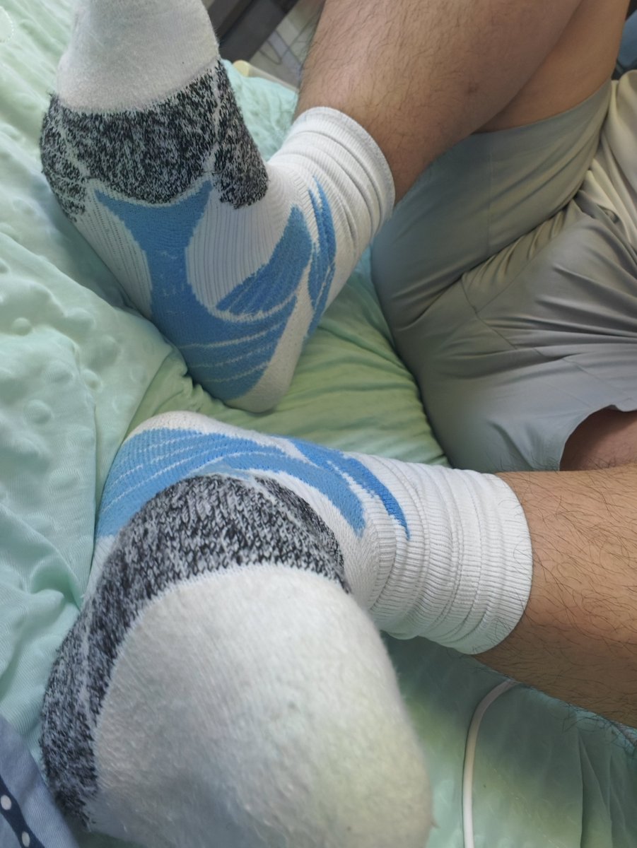 zhusunSR's tweet photo. 骚狗们最喜欢的脚底视角来了，转推私信主播领视频版本，随机语音粗口👿 https://t.co/tQDjMmcgZI