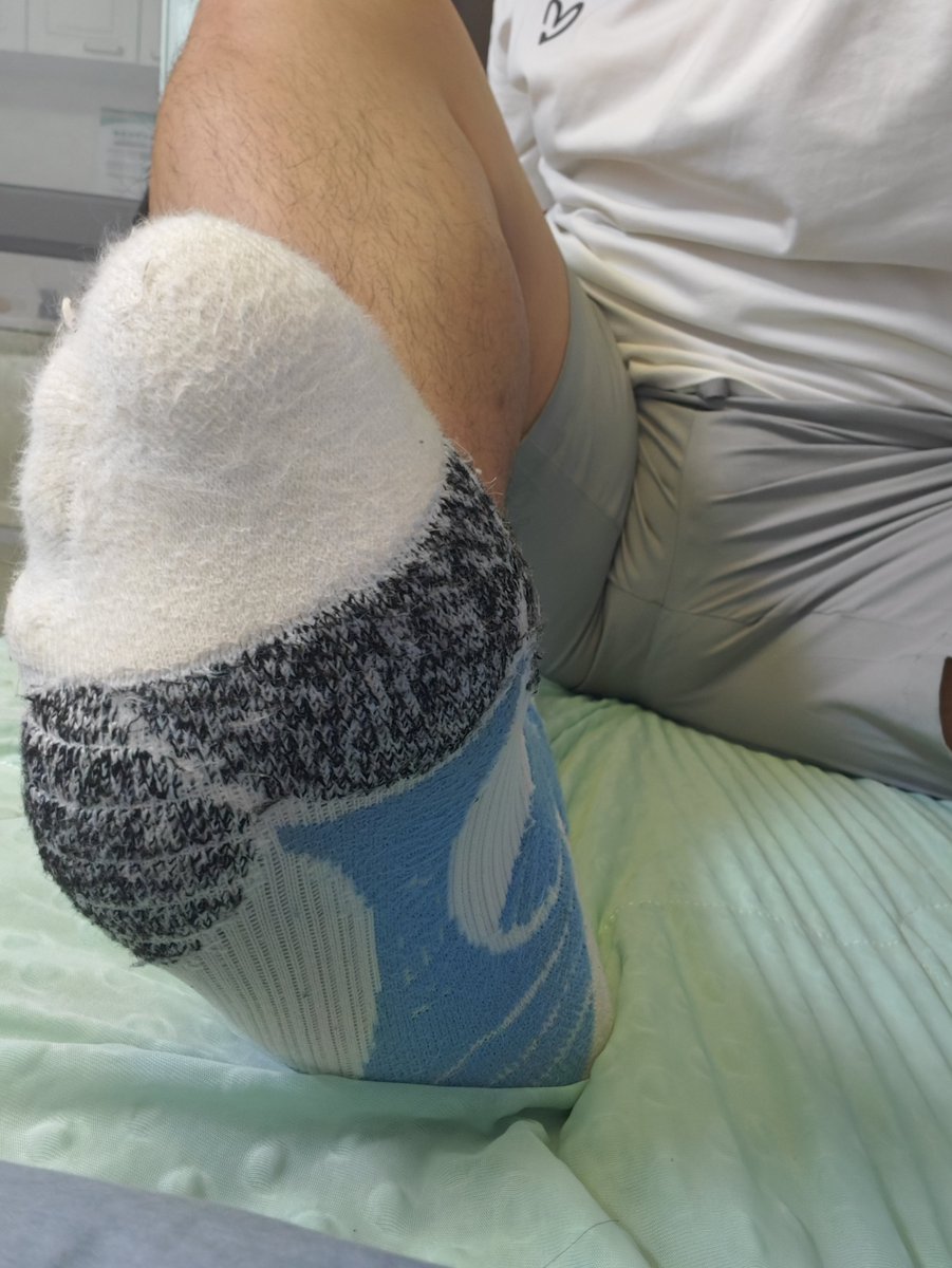 zhusunSR's tweet photo. 骚狗们最喜欢的脚底视角来了，转推私信主播领视频版本，随机语音粗口👿 https://t.co/tQDjMmcgZI