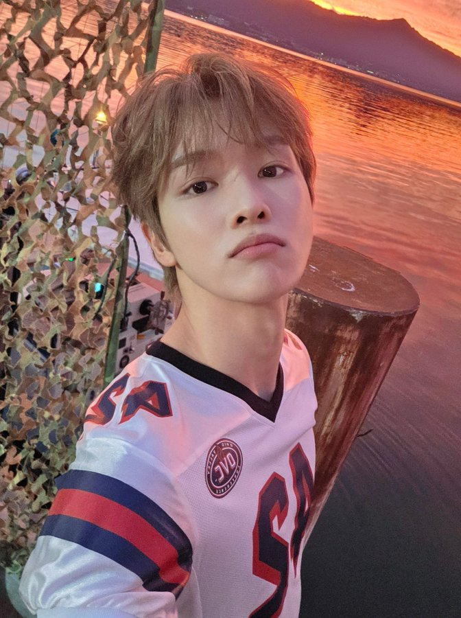 changelfish's tweet photo. reining in my emotions and feelings right now about him or else i will go crazy (already am) #iwantneedhim #myjinsu #mysun 💛 https://t.co/8JYhLzRP5G