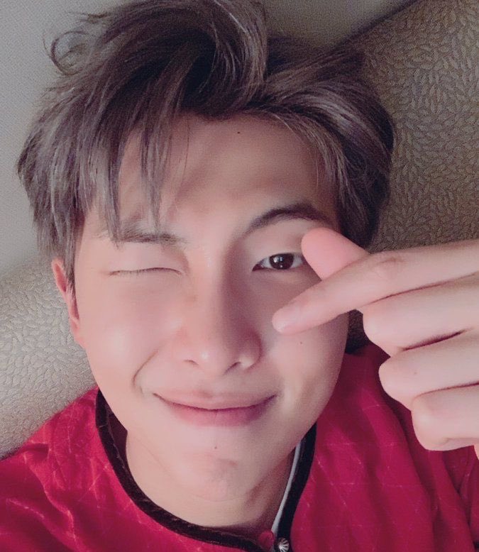rmkooyg's tweet photo. winky wink namjoon https://t.co/Q04eNf9ZPD