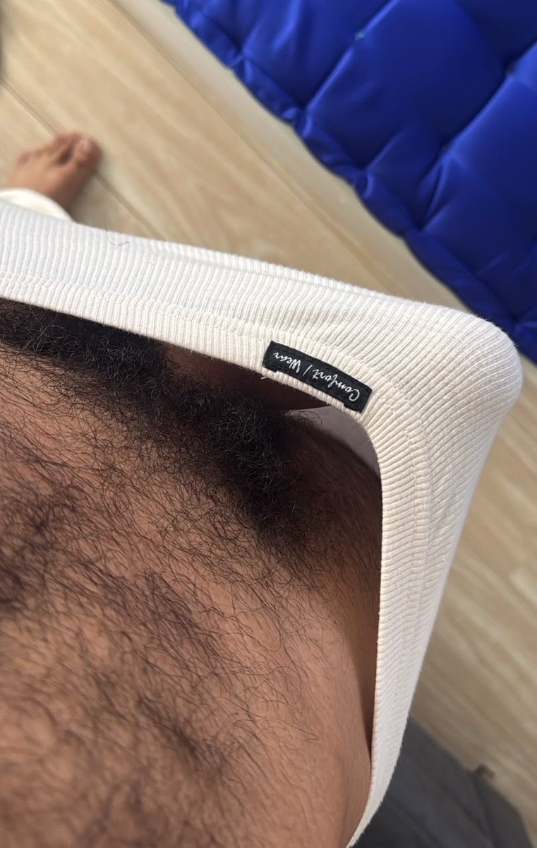 orafamello's tweet photo. Hoje acordei assim e nada baixa 🥵 RT quem me ajuda 💦 https://t.co/ZGLPwKpQcv