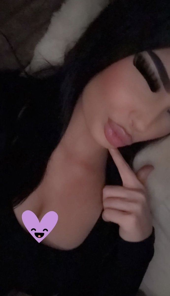 juliaamendessss's tweet photo. Qui pour racquer pour la reine ?
#soumis #soumisfr #femdom #moneyslavefr #dominatrice #reine https://t.co/WLRRtQKCwL