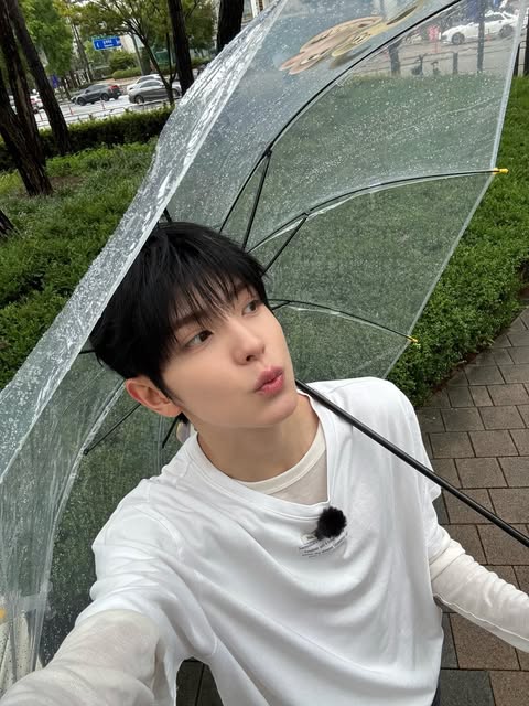 NEXZ_GLOBAL's tweet photo. [📸 | 200926] — Yuki Instagram Post • real_nexz 1/4      

Thank you everyone for wishing me a happy birthday~♡
Thanks to all of you, I’m having another happy birthday!!
It’s a little sadㅠ and happy at the same time that I’m 19 now and this is my last year as a teenager!

Anyway, I’m really, really, really, really happy that I get to spend this precious time so happily~!

I’m going to make the most of being 19, and then work hard so that when I turn 20, I can become a truly cool adult 💪

Love you all~~🥹 Thank you ✌️

#YUKI #유키 #ユウキ 
#NEXZ #넥스지 #ネクスジ