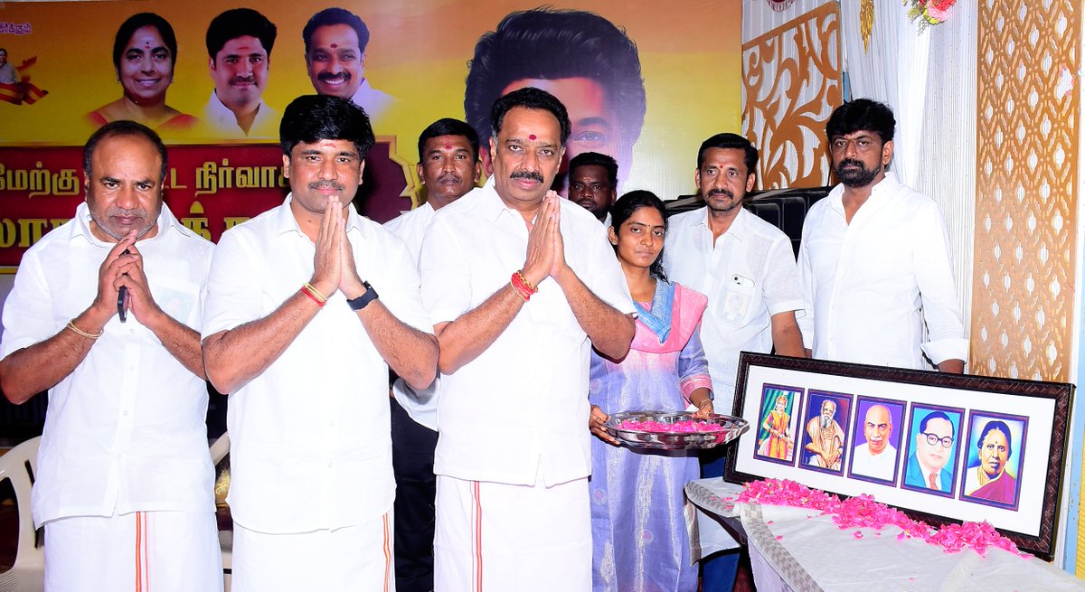 OfficeofminMRV's tweet photo. மாண்புமிகு தமிழக முதல்வர் திரு. @TVKVijayHQ அவர்களின் ஆணைக்கிணங்க, 
மாண்புமிகு கழகப் பொதுச் செயலாளர்,ஊரக வளர்ச்சி மற்றும் நீர்வளத்துறை அமைச்சர்,திரு. @BussyAnand அவர்களின் வழிகாட்டுதலின் படி நடைபெற்ற நம் கரூர் மேற்கு மாவட்ட கழக நிர்வாகிகள் ஆலோசனைக் கூட்டத்தில்,கரூர் மேற்கு மாவட்ட கழகச் செயலாளர்,திரு. @karurmathimas1 அவர்களுடன் கலந்து கொண்டு சிறப்புரை ஆற்றினேன்.
#TVK #CMJosephVijay‌ #Karur
