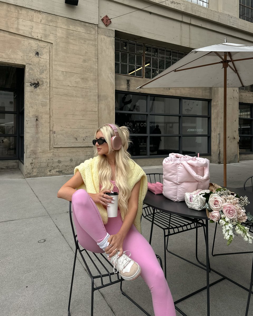szaniikaaa's tweet photo. Hello, lovely soul 💫 Always keep in mind that your smile can brighten someone’s day—wear it proudly. 💖
kmNwy https://t.co/fsQ1DDJDsL