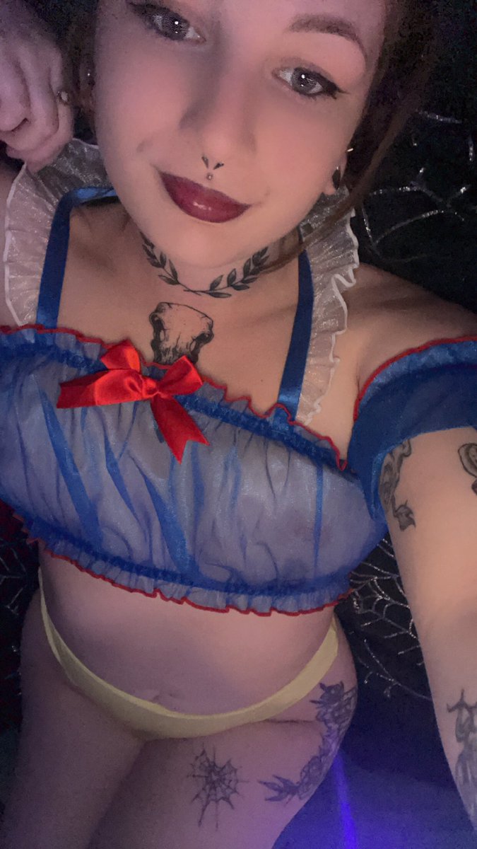 DoobertEm's tweet photo. I’ll be your princess 👸 
#costume #cosplay #onlyfans #girls #tatted https://t.co/fjxXPaQJoE