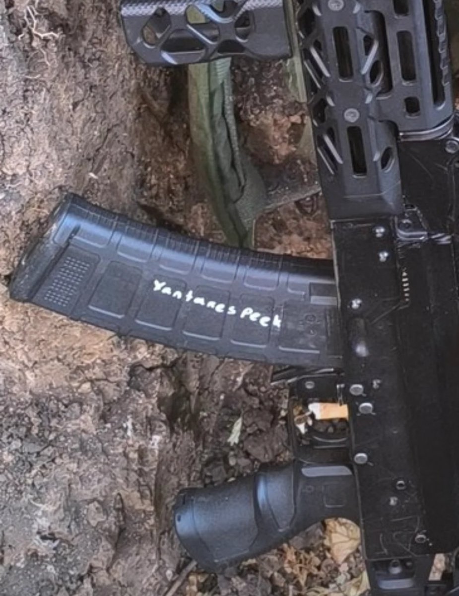 CSGO500's tweet photo. There’s a Ukrainian soldier who has “XantaresPeek” written on his AK-74 https://t.co/FiTJNF5gXc