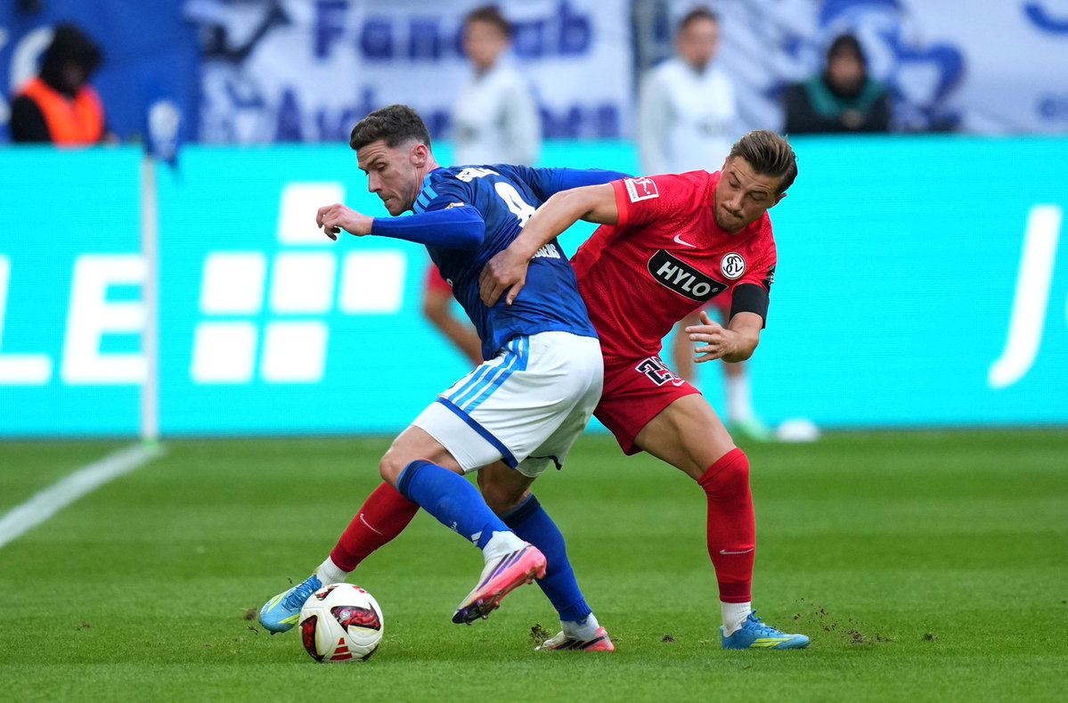 TelemundoSports's tweet photo. ⏱️ ¡ARRANCA EL SEGUNDO TIEMPO!

⚽ Schalke 0 - 0 Elversberg
🎙️ @CarmenBoquin
🎙️ @JoseBauz y @Jaimefmacias
📺  @NBCUniverso y Peacock
📱 Telemundo APP ➡️ https://t.co/ozCtfaGubM

#BundesligaTelemundo #Bundesliga #Schalke #Elversberg https://t.co/mb1CIhIdN7