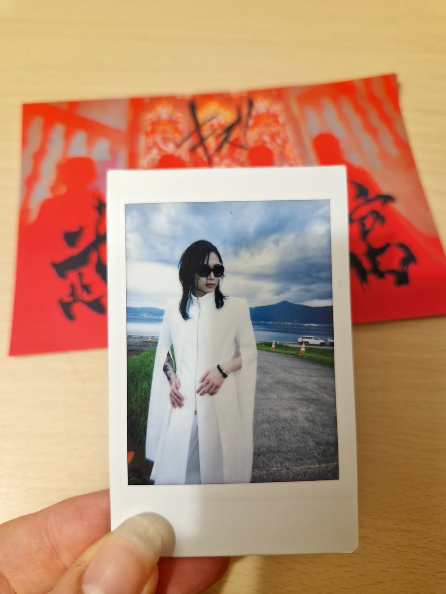 KizuWorldwide's tweet photo. [𝐅𝐨𝐫 𝐒𝐚𝐥𝐞 - 𝐊𝐢𝐳𝐮]

I’m selling this cheki of Yue.

💰 𝐏𝐫𝐢𝐜𝐞: 15€
💳 Payment: PayPal
📦 Tracked shipping from Japan 🇯🇵 as letter, so really not expensive

📩 Feel free to DM me for purchase or any questions!

#visualkei #vkei #v系 #kizu #kizuyue #yue https://t.co/a6yTFRAiC4